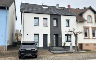 Gehobenes Einfamilienhaus in Schwalbach mit Pool Haus