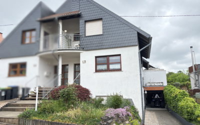 Einfamilienhaus mit Eigentumswohnung und Gartenhaus in Reisbach