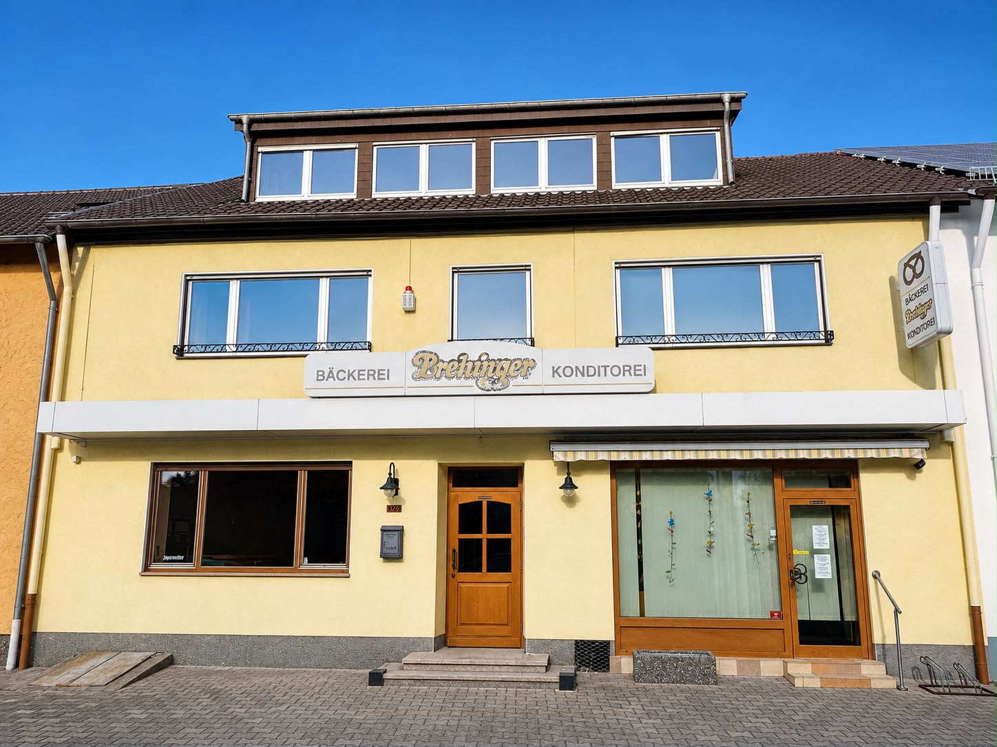 cfb728c7-6058-4e2e-b253-abf68258f25f Hausfront in Saarlouis Lisdorf