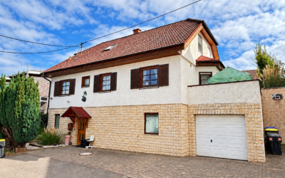 Stillvolles Ein-Zweifamilienhaus mit Pool in Gersweiler