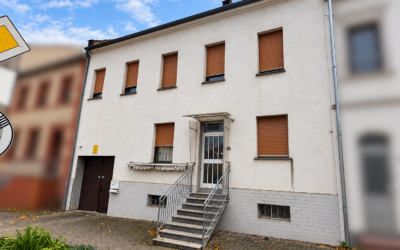 Mehrfamilienhaus in Hostenbach mit Entwicklungspotenzial